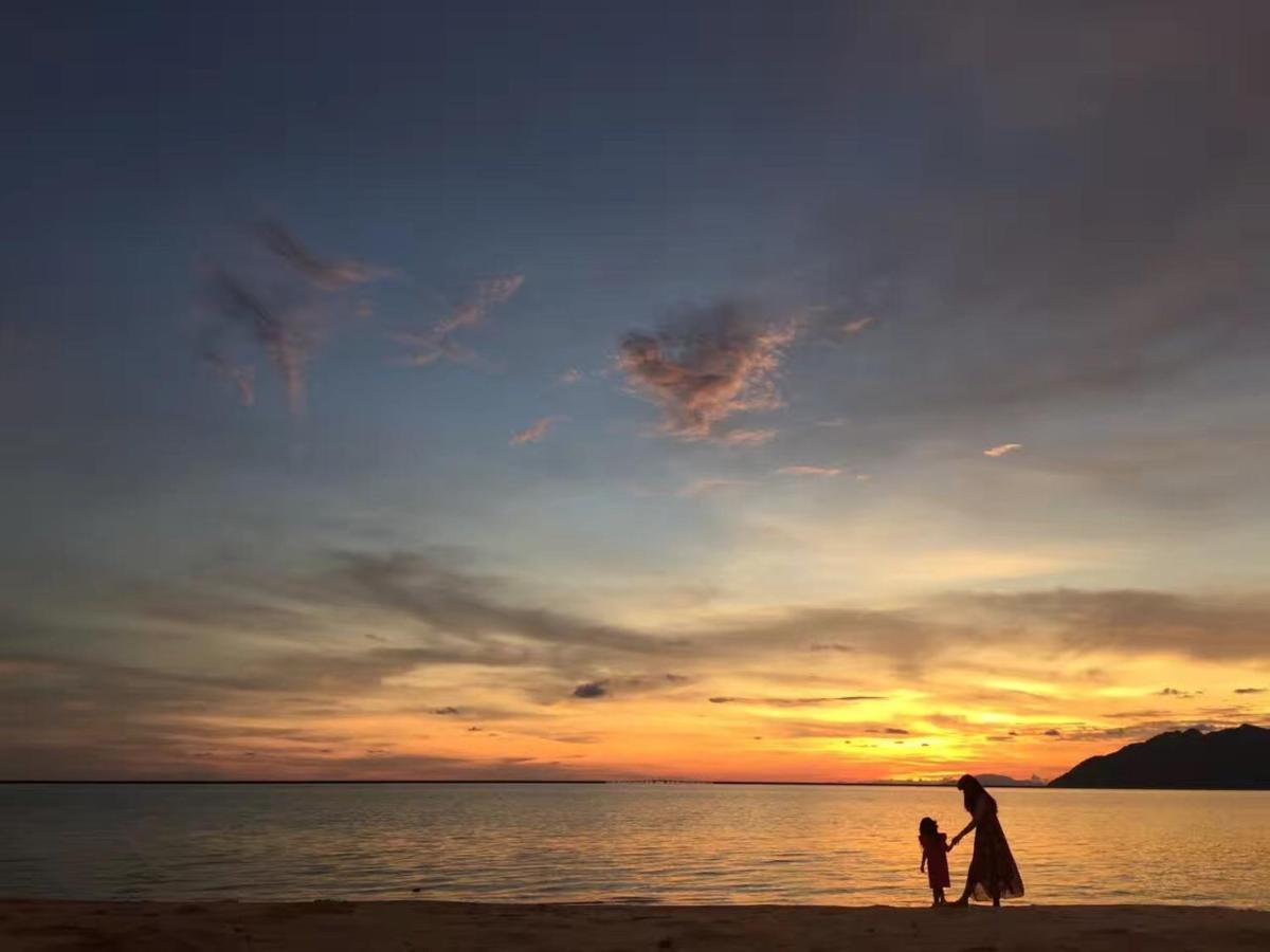 Molly Luxury Private Pool Bungalow茉莉的家豪华私人泳池别墅 Pantai Cenang  Ngoại thất bức ảnh